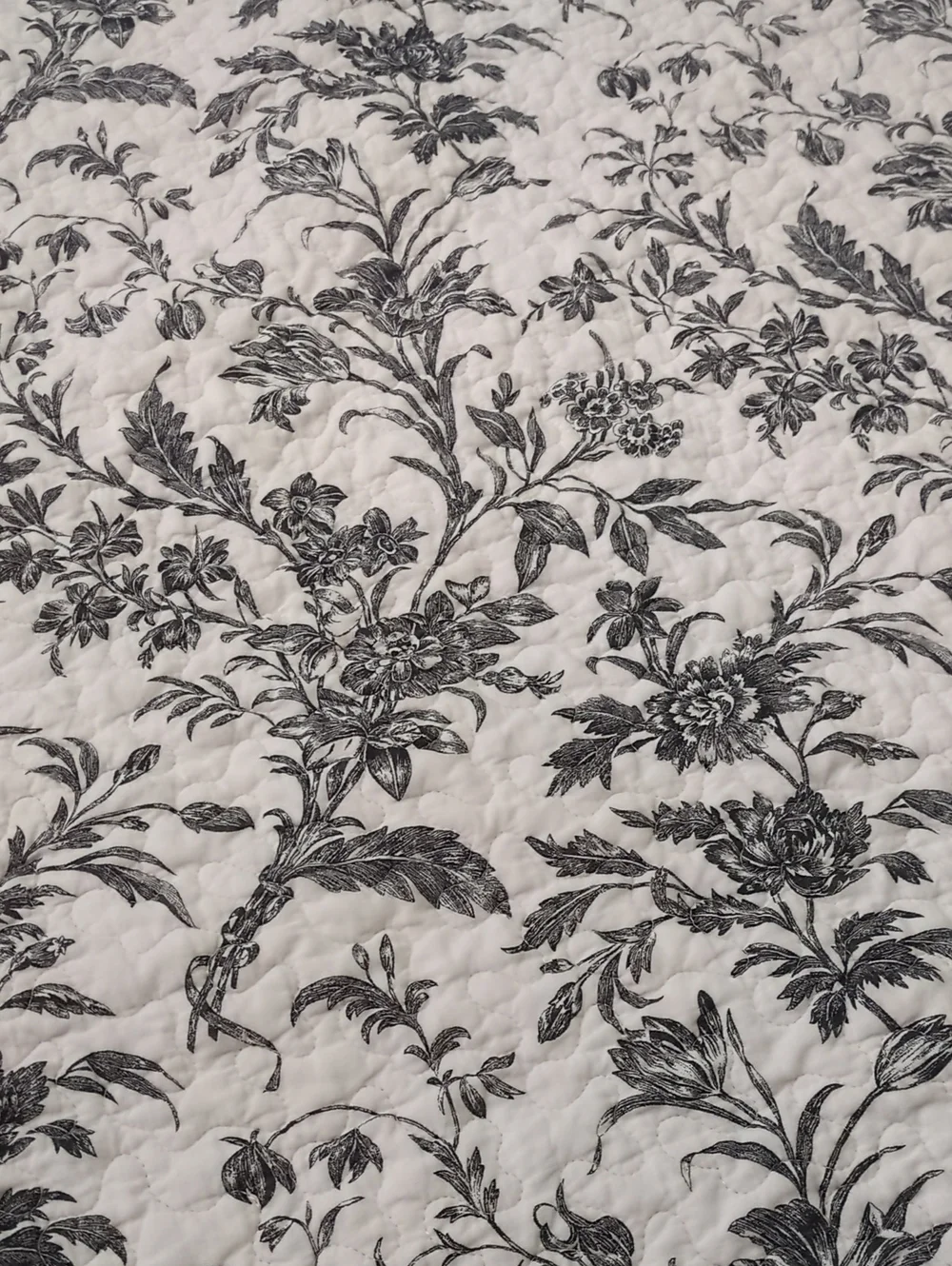 Laura Ashley Queen Quilt 90x90 Black White Floral Toile Cotton Reversible Beddin
